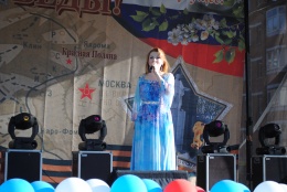 Праздничный концерт, посвященный Дню Победы состоялся на площади у администрации города 