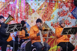 Зима с особым настроением: в Центральном парке Лобни играет духовой оркестр