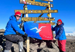 Флаг Лобни водрузили на Килиманджаро