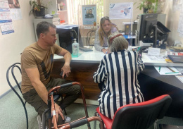 Александр Кузьмиченко помог жительнице с ограниченными возможностями здоровья оформить необходимые документы