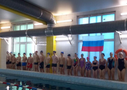 Лобненские школьники выяснили, кто лучше плавает