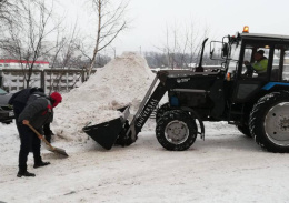 Коммунальщики Лобни продолжают убирать город от снега