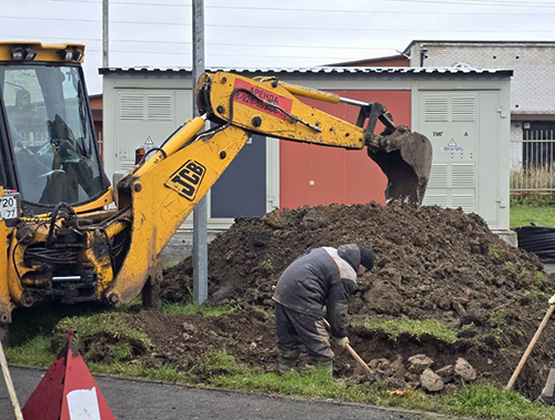 На стадионе «Москвич» в Лобне начался монтаж теплосетей для подогрева футбольного поля