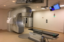 В онкорадиологических центрах уже выполнено порядка двух тысяч процедур МРТ, проведено 2,5 тысячи КТ, а также свыше 700 курсов дистанционной лучевой терапии