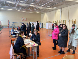 Первые избиратели Лобни проголосовали на выборах президента России