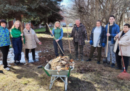 В Лобне работники культуры внесли вклад в уборку города 