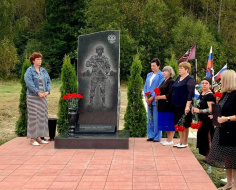 Памятник погибшим при исполнении воинского долга установили в Лобне Памятник погибшим при исполнении воинского долга установили в Лобне