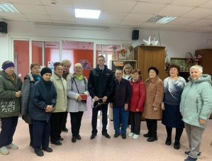 В Лобне полицейский провел для пенсионеров урок по защите от интернет-мошенников