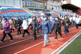 Жители Лобни приняли участие в открытой тренировке по скандинавской ходьбе