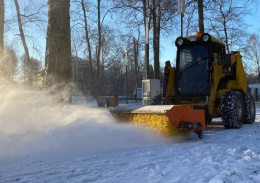 Сегодня в Лобне в уборке снега задействовано 22 единицы техники и 79 человек