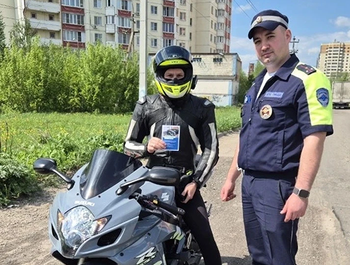 Госавтоинспекторы Лобни провели профилактические беседы с водителями мототранспорта