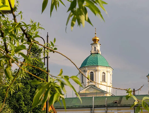 Глава Лобни проверила ход реставрации храма Спаса Нерукотворного Образа в Киово 