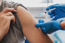 Пройти вакцинацию в Лобне теперь можно и во вторую смену