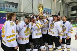 Хоккеисты из Лобни привезли серебряный кубок с соревнований в Сочи