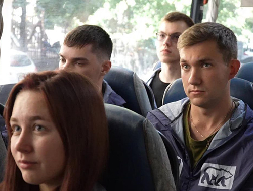 Молодогвардейцы из Лобни отправились в Донецк с гуманитарной миссией Молодогвардейцы из Лобни отправились в Донецк с гуманитарной миссией