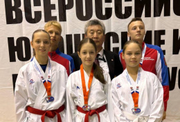 Каратистки из Лобни завоевали серебро на Всероссийских открытых юношеских играх Каратистки из Лобни завоевали серебро на Всероссийских открытых юношеских играх