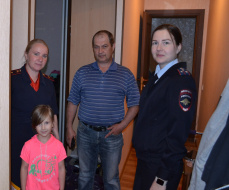 Лобненские полицейские посетили малообеспеченные семьи