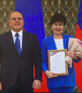 Учительница из Лобни получила награду из рук премьер-министра России