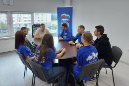 Дмитрий Краснов обсудил с представителями актива молодежи вопросы поддержки подростков из трудных семей Дмитрий Краснов обсудил с представителями актива молодежи вопросы поддержки подростков из трудных семей