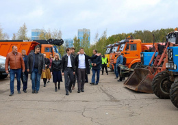Глава городского округа Лобня провел осмотр техники Глава городского округа Лобня провел осмотр техники