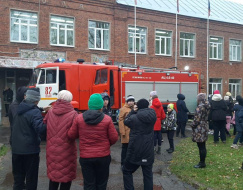 Лобненские школьники узнали о работе экстренных служб Лобненские школьники узнали о работе экстренных служб