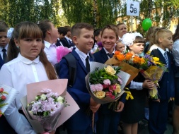 Около четырехсот ребят лобненского лицея переступили порог своего учебного заведения