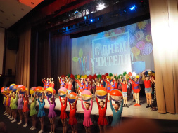 Сегодня город чествовал учителей