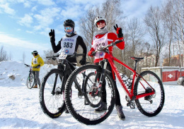 На стадионе «Москвич» прошла VI велогонка «Снежные дюны»
