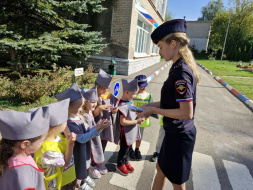 Юным лобненцам рассказали о правилах дорожного движения Юным лобненцам рассказали о правилах дорожного движения