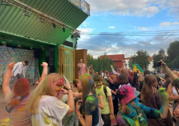 Танцы, фитнес и краски: в Лобне провели «Ночь в парке» Танцы, фитнес и краски: в Лобне провели «Ночь в парке»