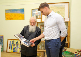 Заместитель главы города посетил уникальную лобненскую школу мозаики Заместитель главы города посетил уникальную лобненскую школу мозаики