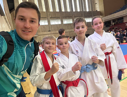 Каратисты из Лобни завоевали 23 медали на межрегиональных соревнованиях Каратисты из Лобни завоевали 23 медали на межрегиональных соревнованиях