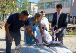 Глава Лобни проверил ход реконструкции сквера Ликвидаторов