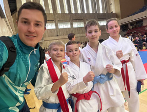 Каратисты из Лобни завоевали 23 медали на межрегиональных соревнованиях Каратисты из Лобни завоевали 23 медали на межрегиональных соревнованиях