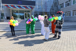 На избирательных участках Лобни проводят концерты и дарят хорошее настроение На избирательных участках Лобни проводят концерты и дарят хорошее настроение