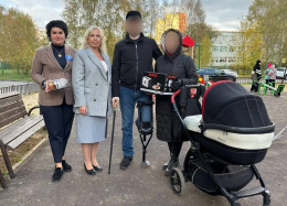 В Лобне поздравили с Днем отца ветерана специальной военной операции В Лобне поздравили с Днем отца ветерана специальной военной операции