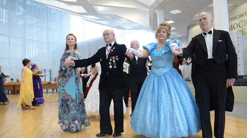 Конкурс бальных танцев проводится в целях поддержания активного образа жизни пожилых людей