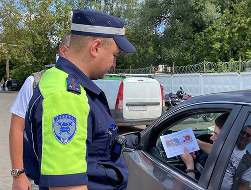 В Лобне провели профилактическую работу среди любителей питбайков и их родителей В Лобне провели профилактическую работу среди любителей питбайков и их родителей