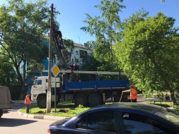 В Лобне начались работы по замене опор освещения