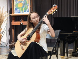 Ученица Лобненской детской школы искусств победила в межзональном конкурсе гитаристов Ученица Лобненской детской школы искусств победила в межзональном конкурсе гитаристов