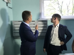 Реализацию программы ремонта подъездов в Лобне проверил Никита Чаплин