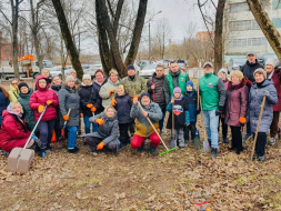 Депутаты городского Совета приняли участие в первом городском субботнике