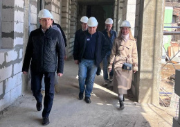Глава Лобни проверил ход строительства нового корпуса к школе №6