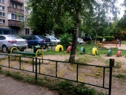 Для безопасности малышей в городе установлено почти 1000 погонных метров ограждений детских площадок