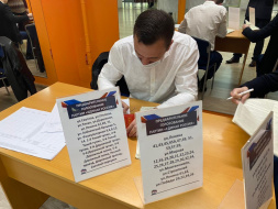 Жители Лобни активно участвуют в предварительном голосовании партии «Единая Россия» 