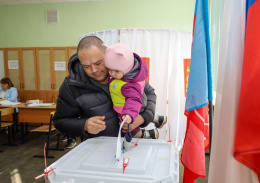 Избиратели Лобни голосуют всей семьей