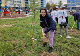 Актриса лобненского театра отметила свой день рождения на акции «Наш лес. Посади свое дерево» Актриса лобненского театра отметила свой день рождения на акции «Наш лес. Посади свое дерево»
