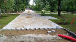 В Лобне стартовал монтаж системы освещения парка Киово