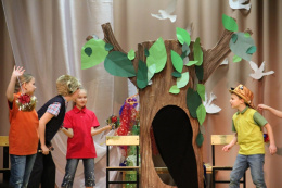 Школьникам Лобни предлагают принять участие в конкурсе театральных постановок «ЭКОтеатр Подмосковья» Школьникам Лобни предлагают принять участие в конкурсе театральных постановок «ЭКОтеатр Подмосковья»