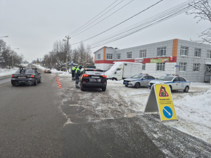 Госавтоинспекция городского округа Лобняпродолжает контроль за соблюдением правил перевозки детей-пассажиров  
